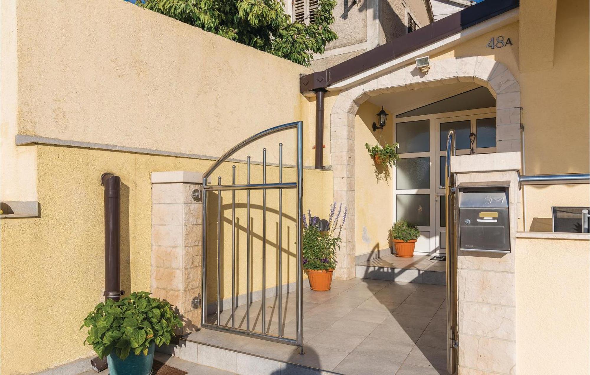 Nice Home In Sibenik With Kitchen ภายนอก รูปภาพ